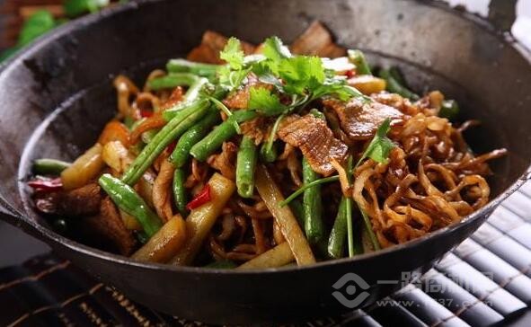 小磊鐵鍋燜面加盟