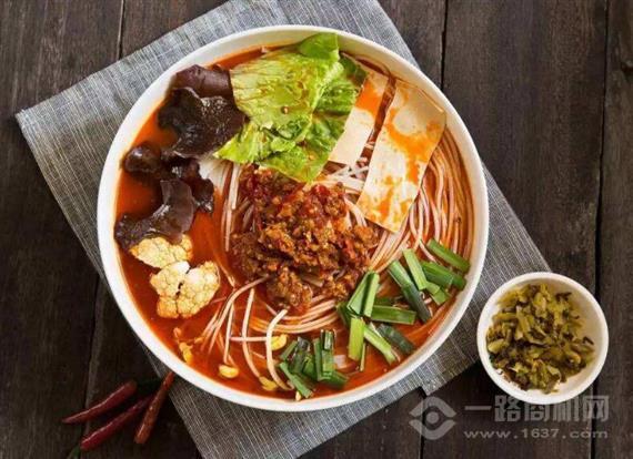 笨猪笑小鲜肉米线