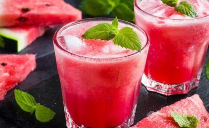 朝气满满鲜榨果汁