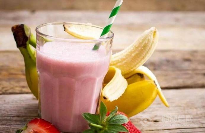 朝气满满鲜榨果汁