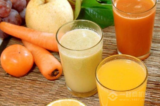 朝气满满鲜榨果汁