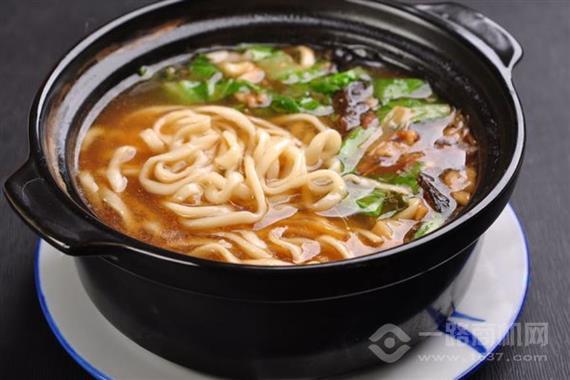 云朵朵鲜汤米线