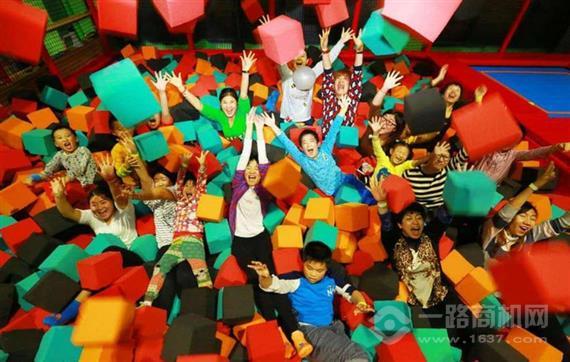 多乐岛蹦床公园