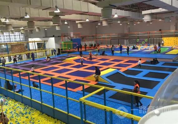 多乐岛蹦床公园