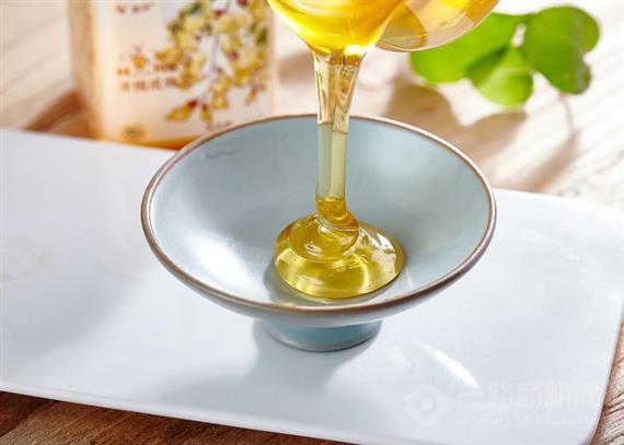 天山的恩赐蜂蜜