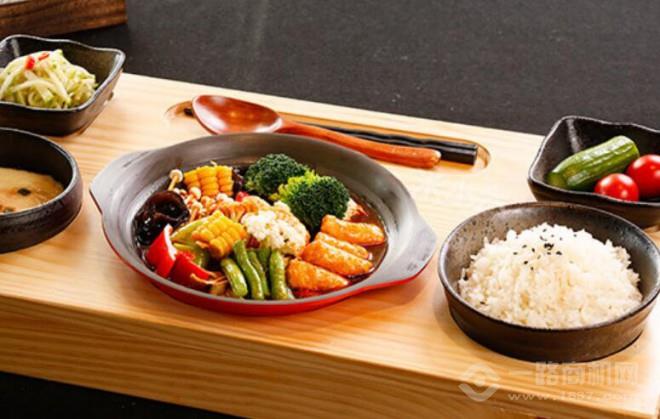 米小六花膠雞米飯加盟