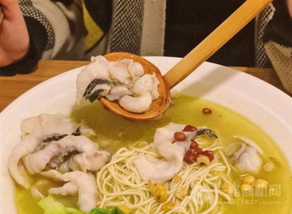 黄小邪酸菜乌鱼面