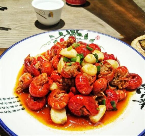 彭聚朝阳烧烤粥吧