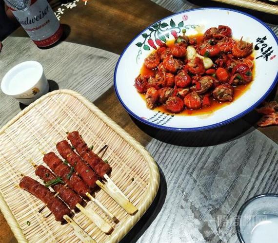 彭聚朝阳烧烤粥吧