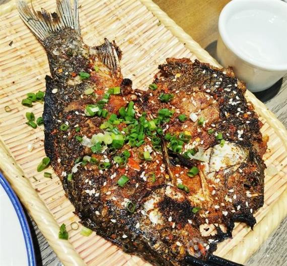 彭聚朝阳烧烤粥吧