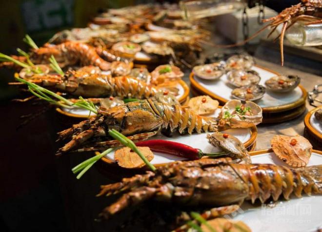 俏小張海鮮燒烤加盟