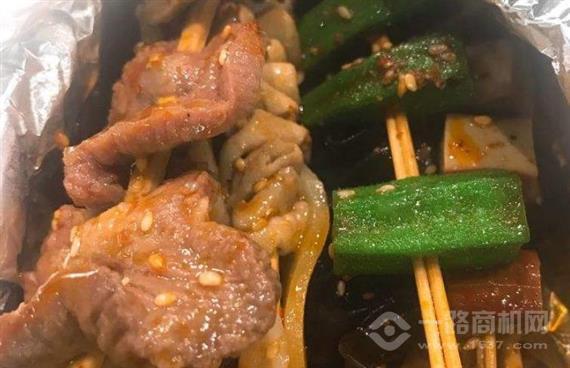 哎哟麻呀川卤小吃铺