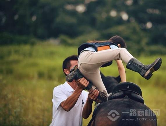 快乐小马儿童马术教育