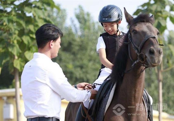 快乐小马儿童马术教育