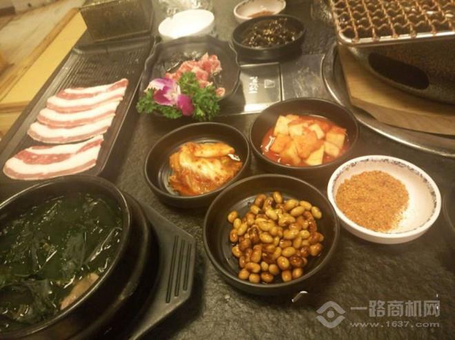 花牛炭火烤肉加盟