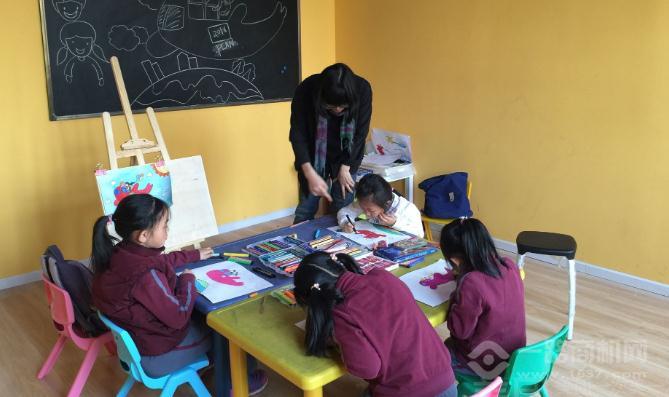 七彩藤少儿艺术创想中心