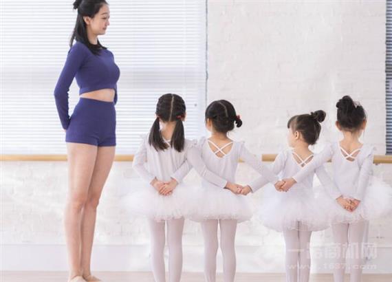 朵朵花开艺术中心