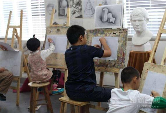 发现美儿童创意美术坊