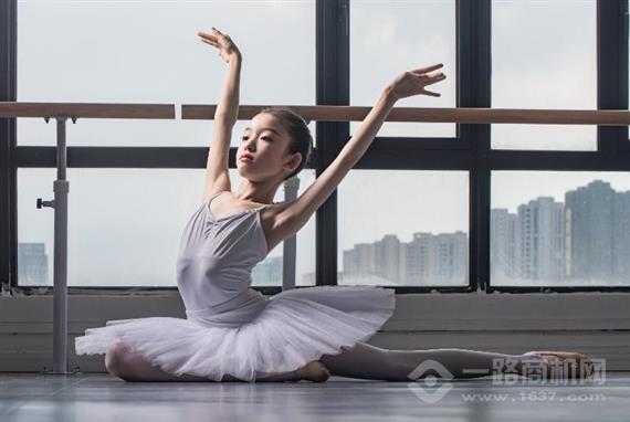 馨月之星少儿舞蹈