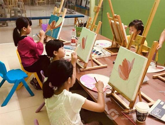 爱艺屋美术教育