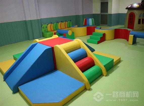 小门牙托育早教中心