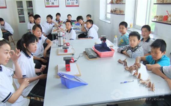 爱熊斯坦STEAM创客中心