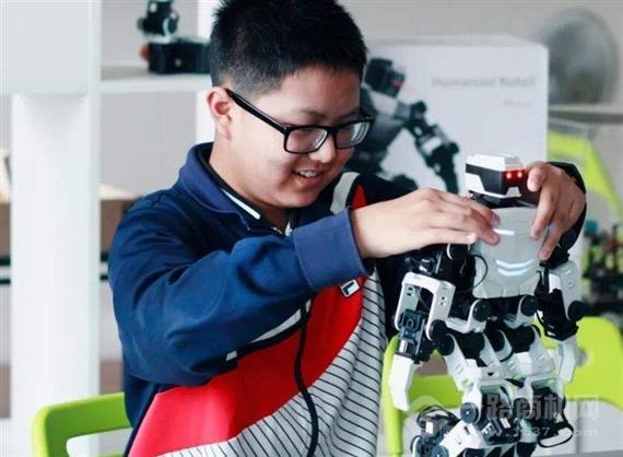 爱熊斯坦STEAM创客中心