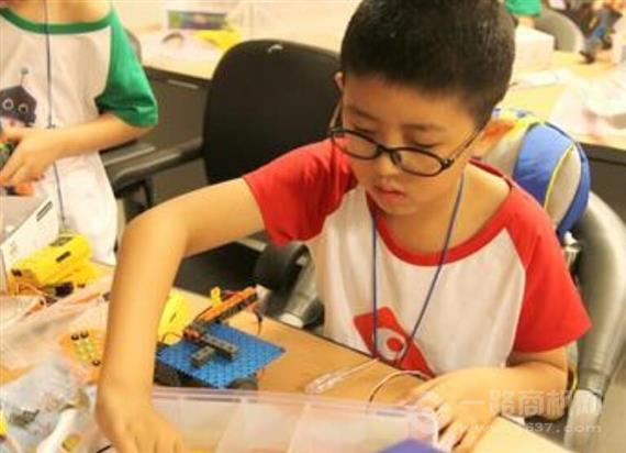 爱熊斯坦STEAM创客中心