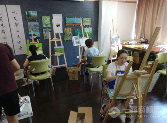 七彩童画少儿美术