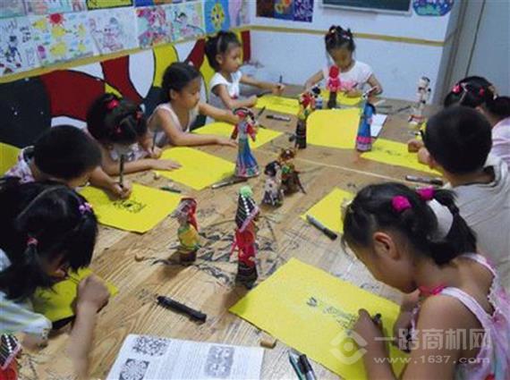 七彩童画少儿美术