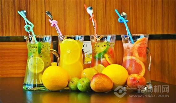揸打新鲜水果茶