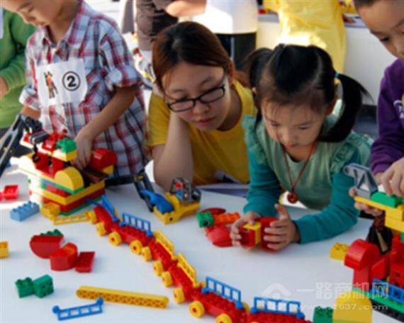 摩玩创客乐高教育