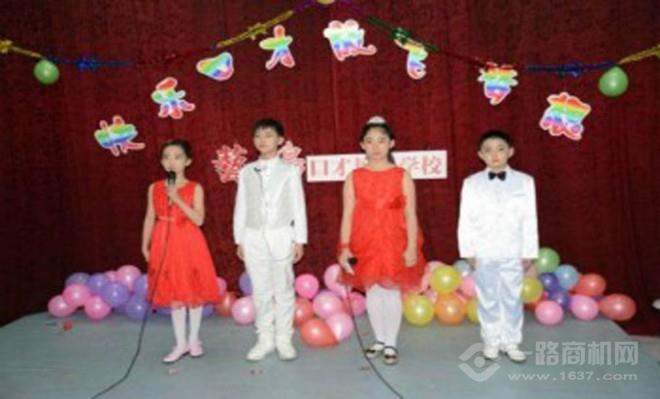 艺鸣童声口才艺术学校