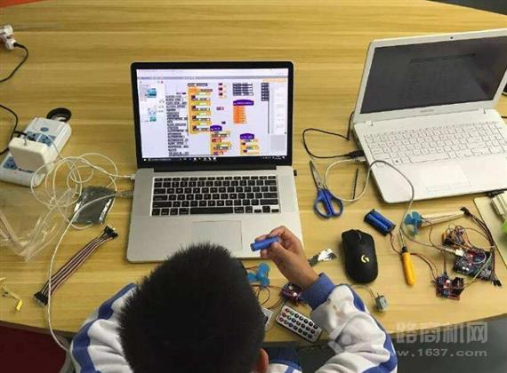 码枫青少儿编程