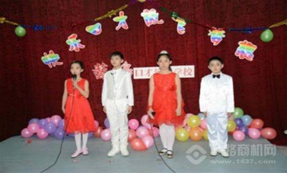 艺鸣童声口才艺术学校