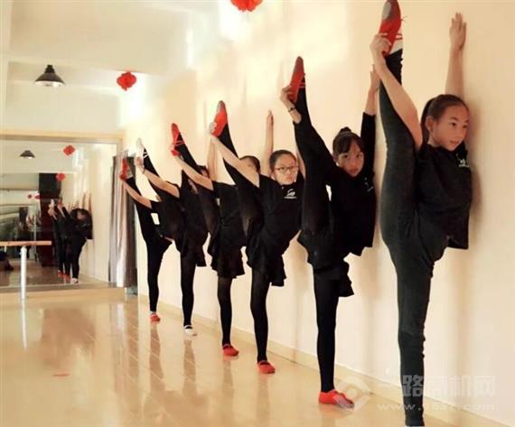 麦斯堡国际艺术成长中心