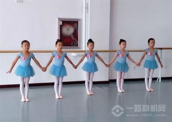 麦斯堡国际艺术成长中心