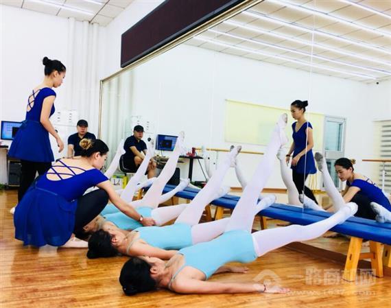 麦斯堡国际艺术成长中心