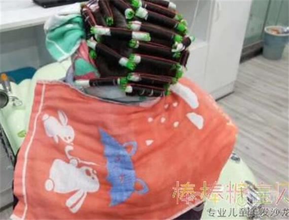 棒棒糖宝贝儿童理发店