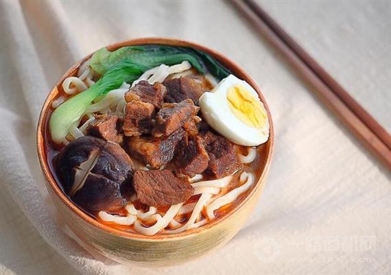 牛燉台式一品红烧牛肉面