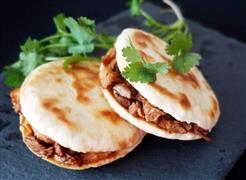 李老三臘牛肉夾饃