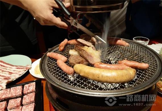 围炉夜话炭火烤肉