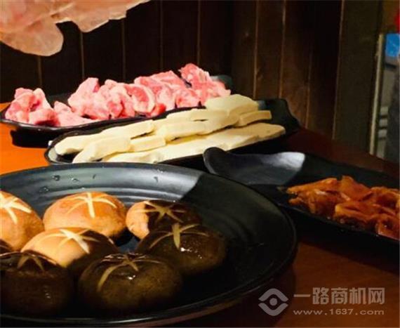 围炉夜话炭火烤肉