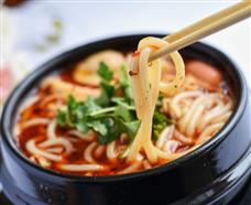 瑤家妹子過橋米線