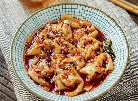 手劲鱼丸馄饨铺