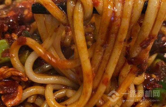 花小小新疆炒米粉