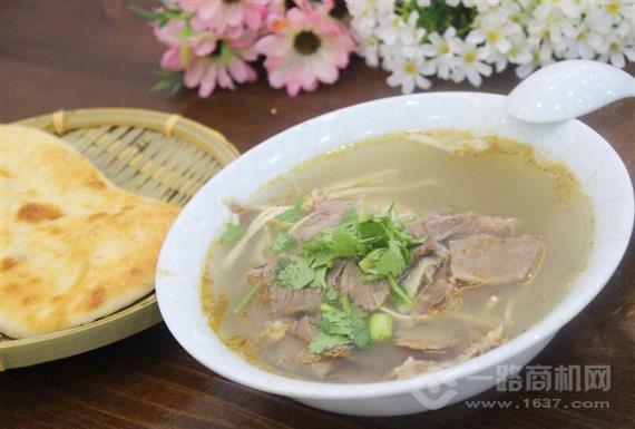 牛倌家现熬牛肉汤