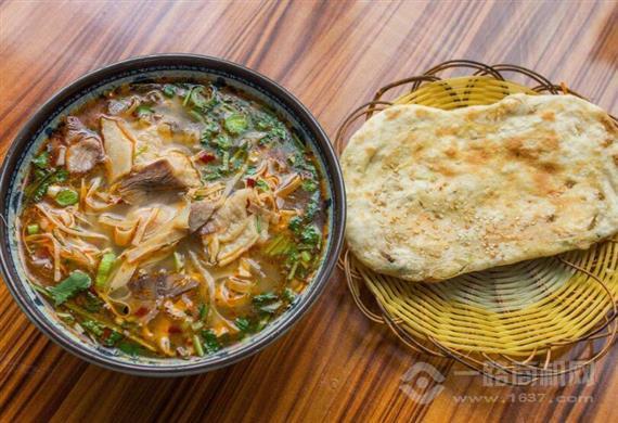 牛倌家现熬牛肉汤