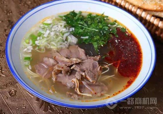 牛倌家现熬牛肉汤