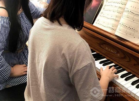 多艺汀钢琴声乐中心